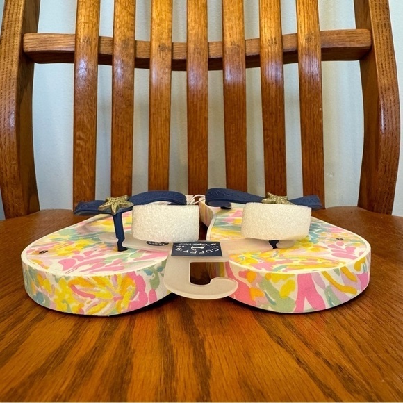 🌈 6/$60 Cuffy’s Cape Cod Thong Flip Flops Starfish Navy Blue Floral Print Size 8 - Picture 4 of 7